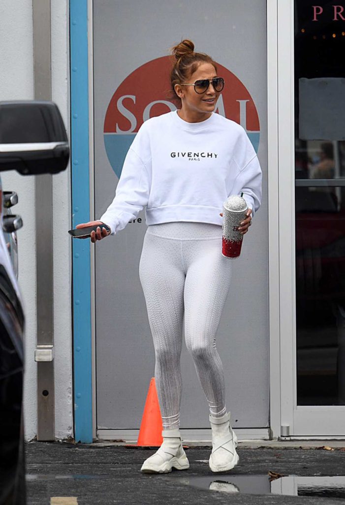 Jennifer Lopez in a White Sweatshirt