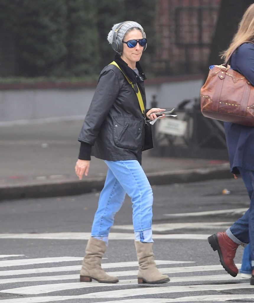 Sarah Jessica Parker in a Gray Knit Hat