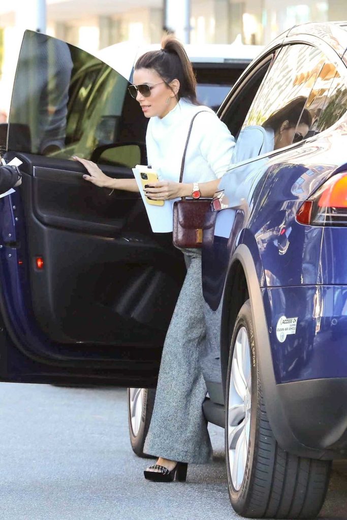 Eva Longoria in a Gray Pants