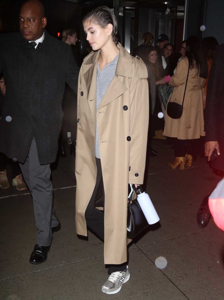 Kaia Gerber in a Beige Trench Coat