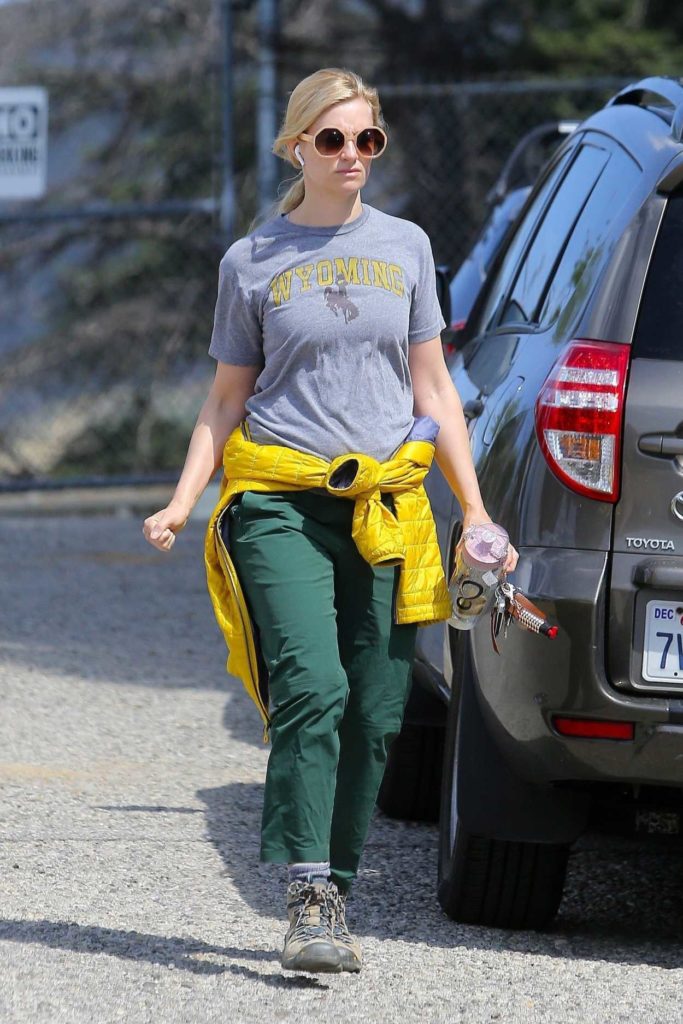 Beth Behrs in a Gray Tee