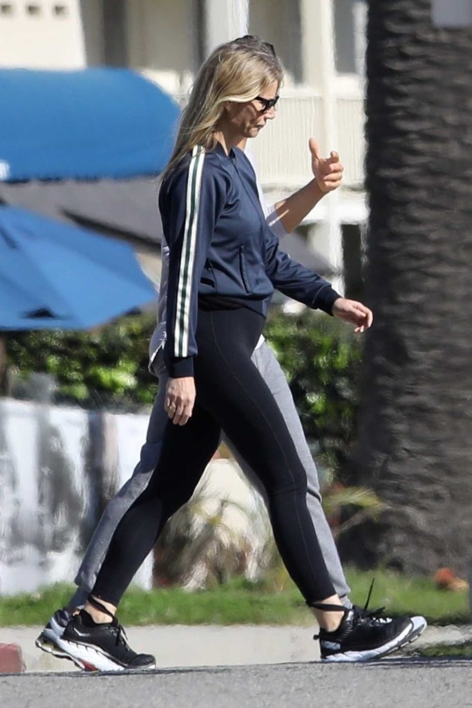 Gwyneth Paltrow in a Black Sneakers