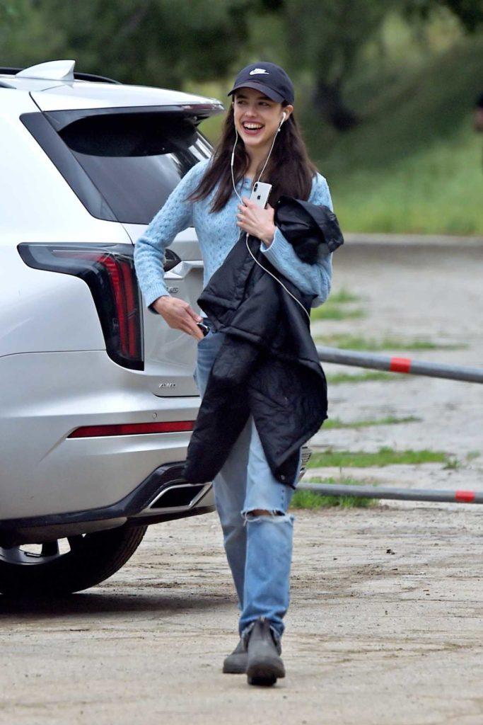 Margaret Qualley in a Blue Ripped Jeans