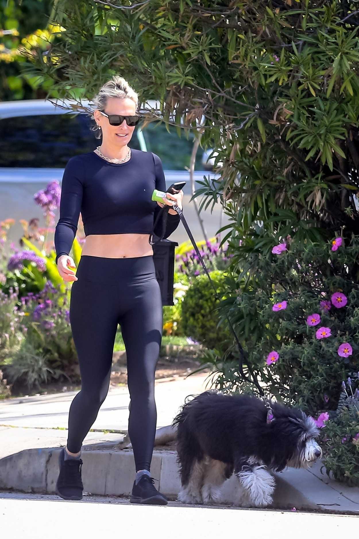 Molly Sims in a Black Workout Clothes Walks Her Dog for a Morning Walk ...
