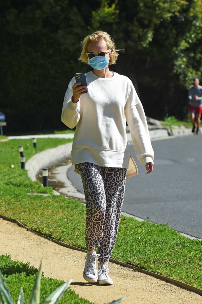 Diane Kruger in a Face Mask