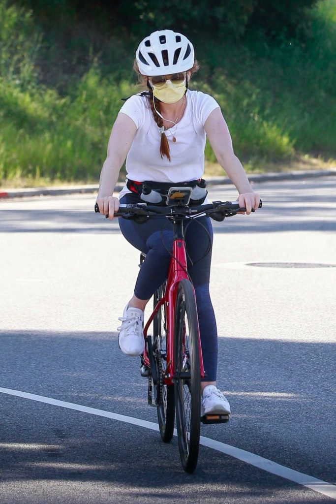Isla Fisher in a Face Mask