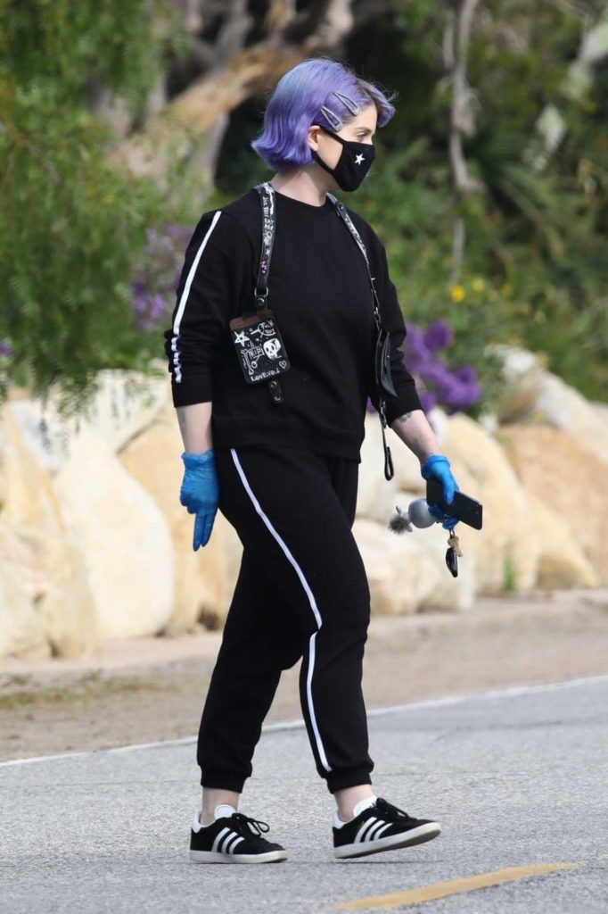 Kelly Osbourne in a Black Face Mask