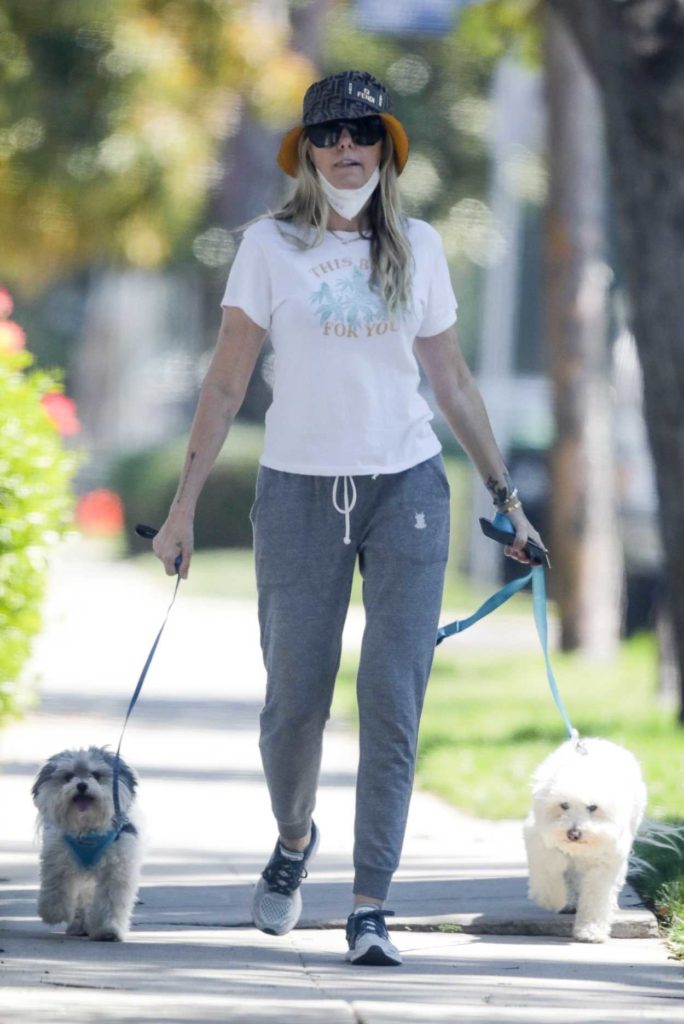 Tish Cyrus in a Gray Sweatpants