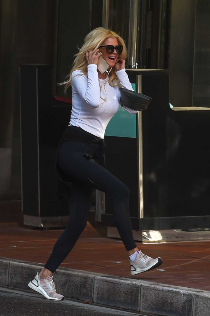 Victoria Silvstedt in a White Long Sleeves T-Shirt
