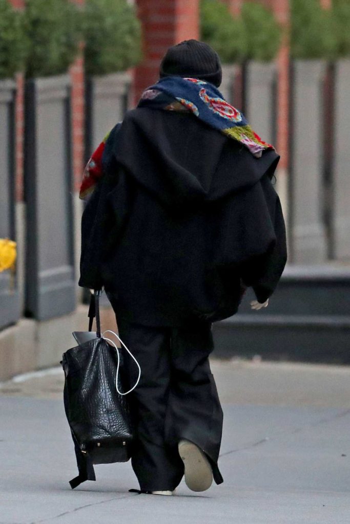 Ashley Olsen in a Black Knit Hat