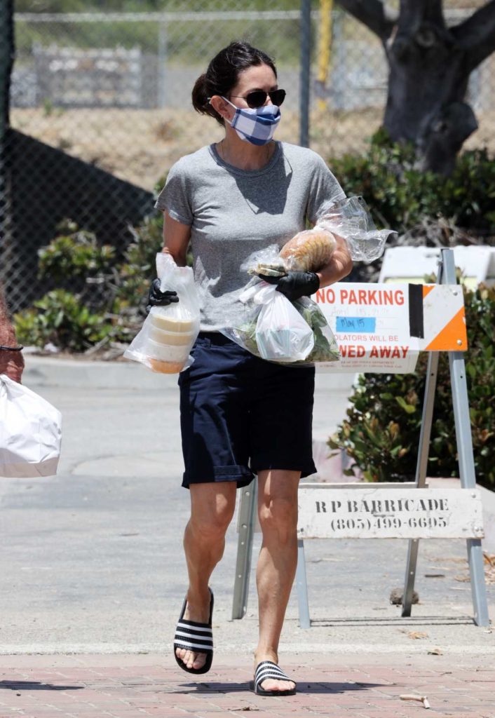 Courteney Cox in a Gray Tee