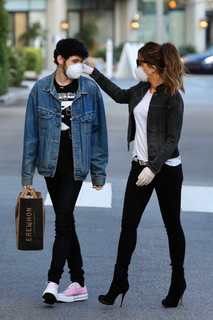 Kate Beckinsale in a Face Mask