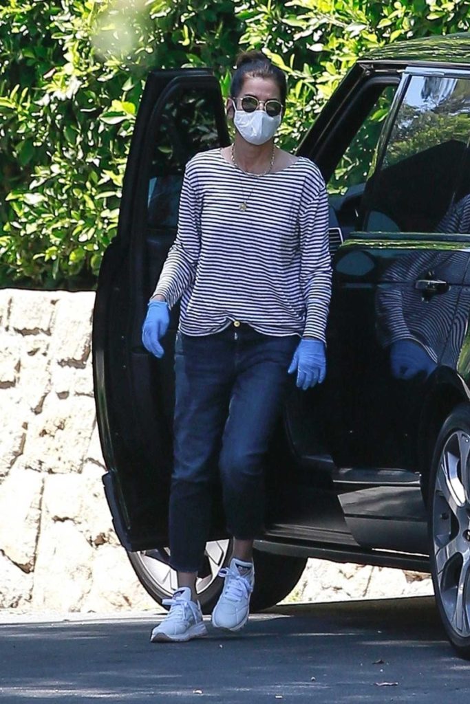 Sandra Bullock in a Face Mask