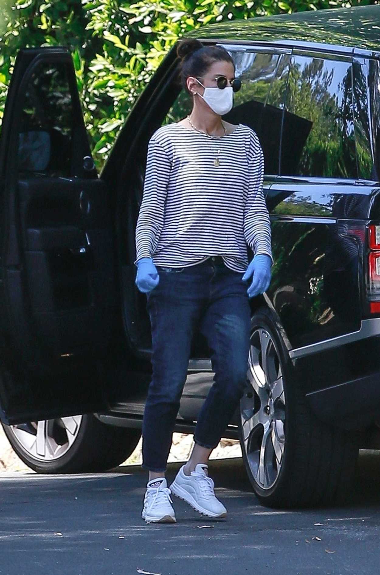 Sandra Bullock in a Face Mask Was Seen Out in Los Angeles 05/02/2020 ...