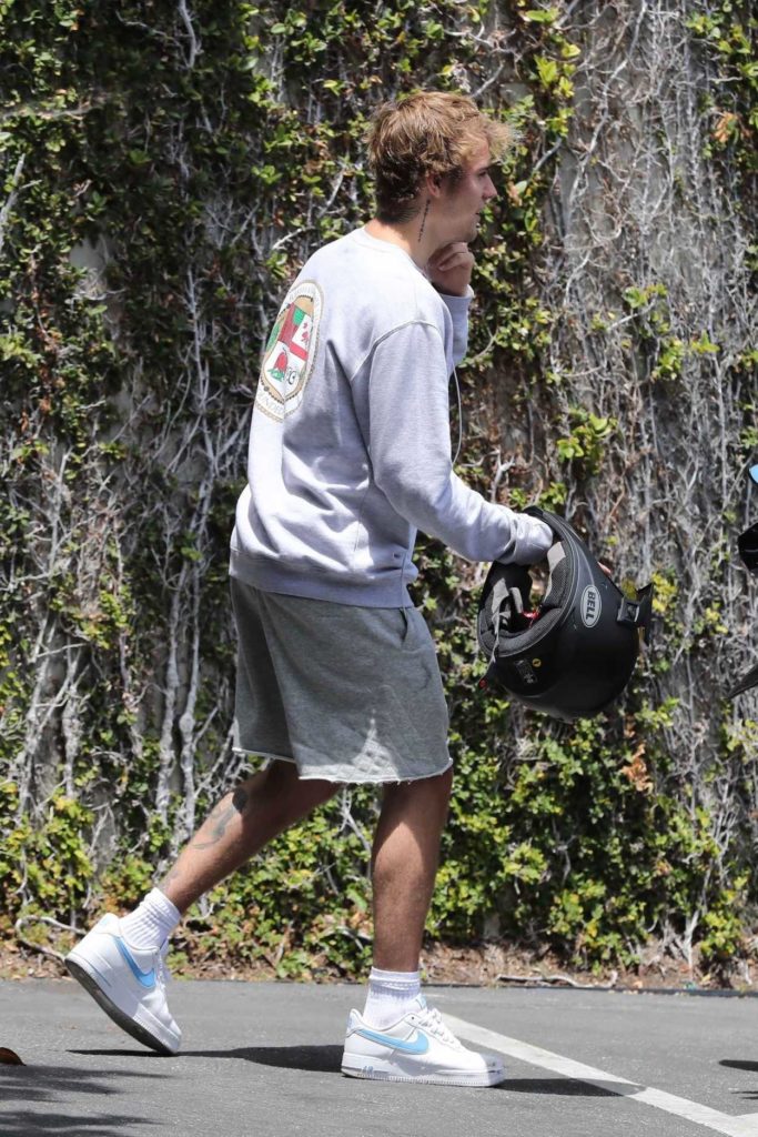 Justin Bieber in a White Nike Sneakers