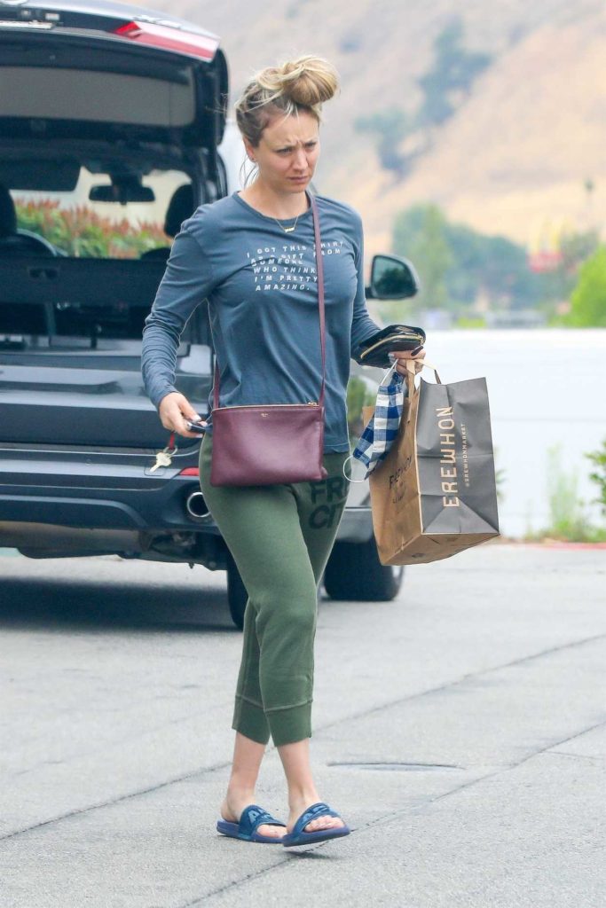Kaley Cuoco in a Blue Long Sleeves T-Shirt