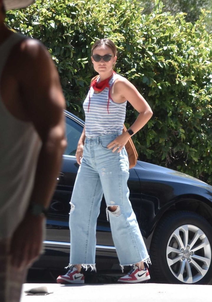 Olivia Wilde in a Blue Ripped Jeans