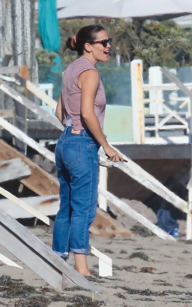 Jennifer Garner in a Purple Top
