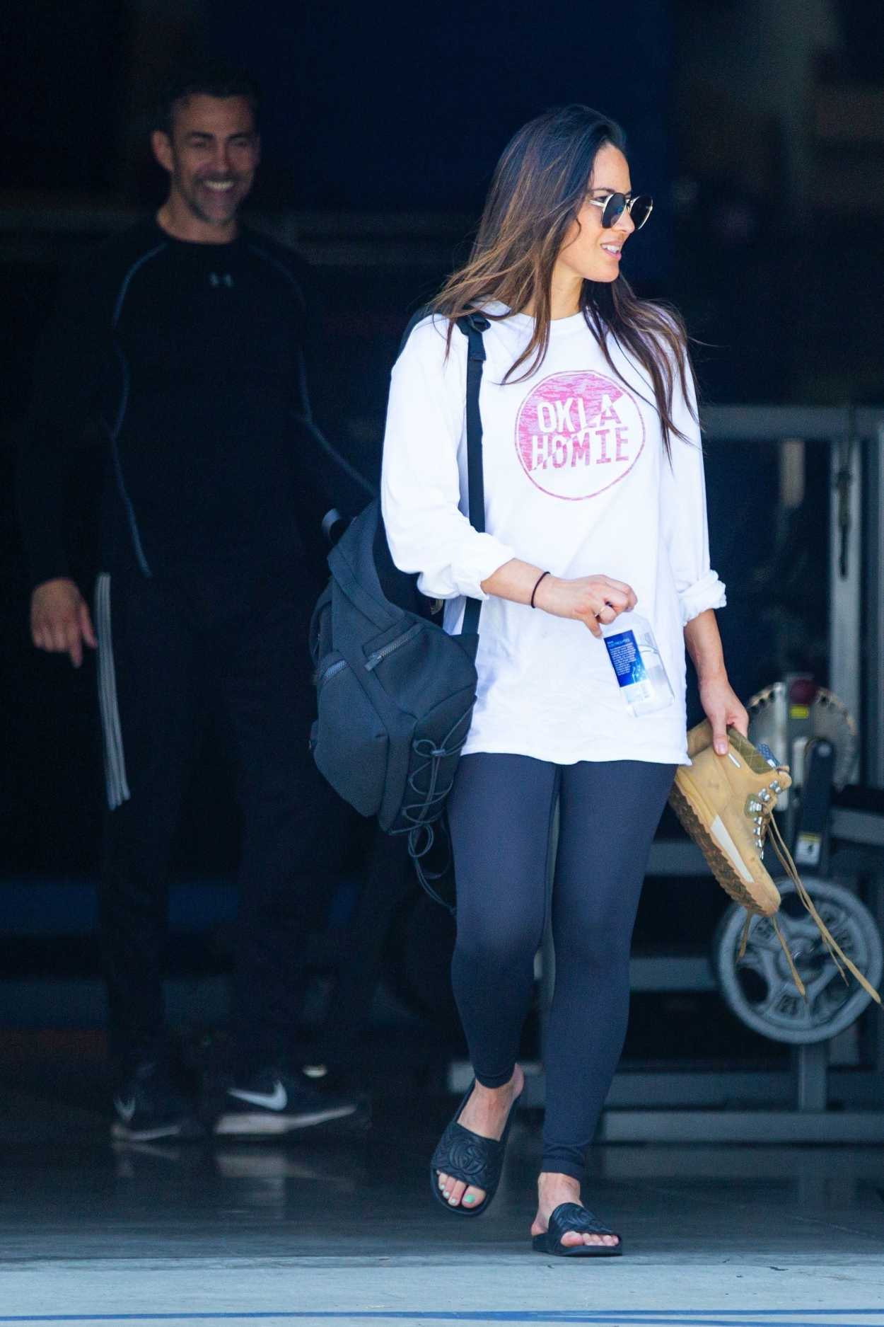 Olivia Munn In A White Sweatshirt Leaves Her Private Gym After A