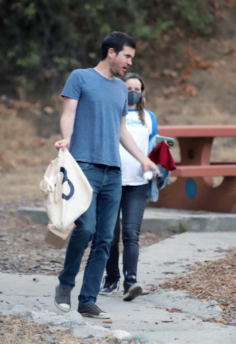 Rachel McAdams In A Protective Mask Out To A Park With Babefriend Jamie Linden In Los Angeles