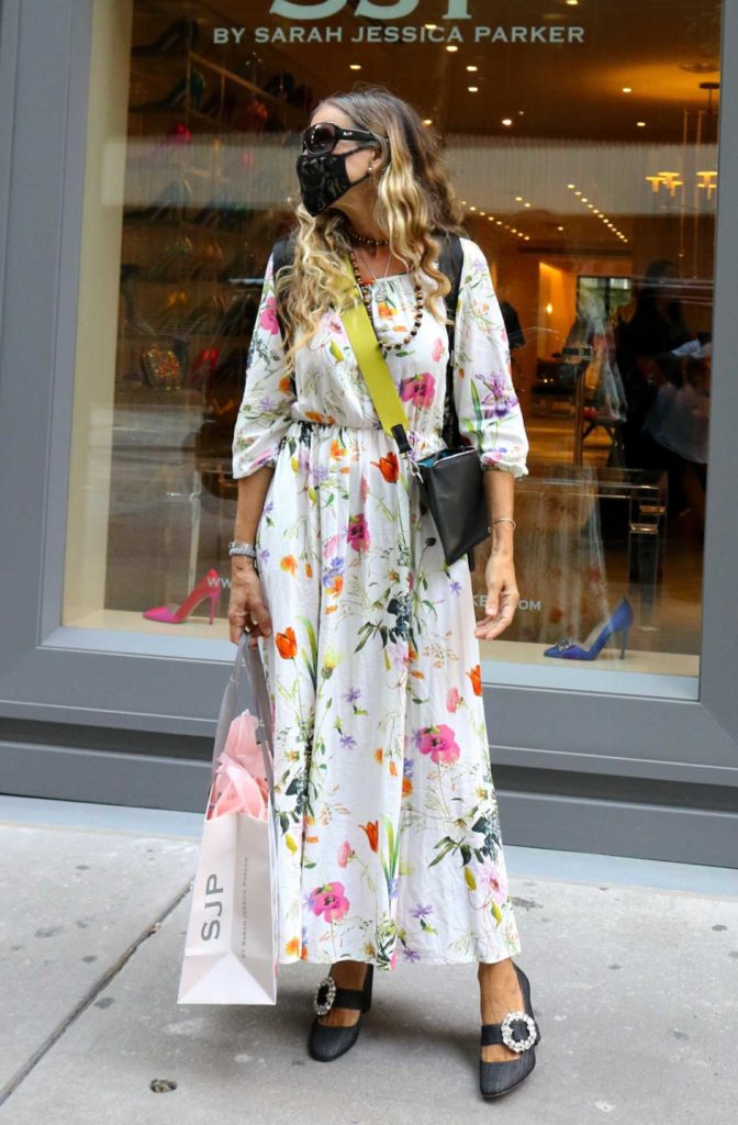 Sarah Jessica Parker in a White Floral Dress