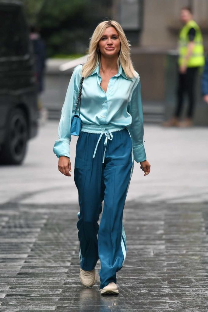 Ashley Roberts in a Blue Track Pants