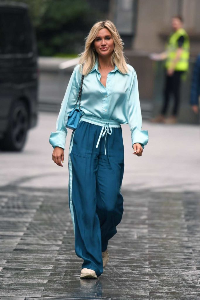 Ashley Roberts in a Blue Track Pants