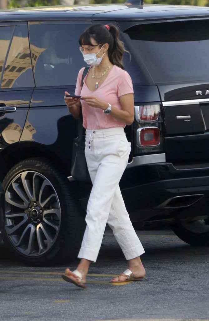 Jordana Brewster in a White Pants
