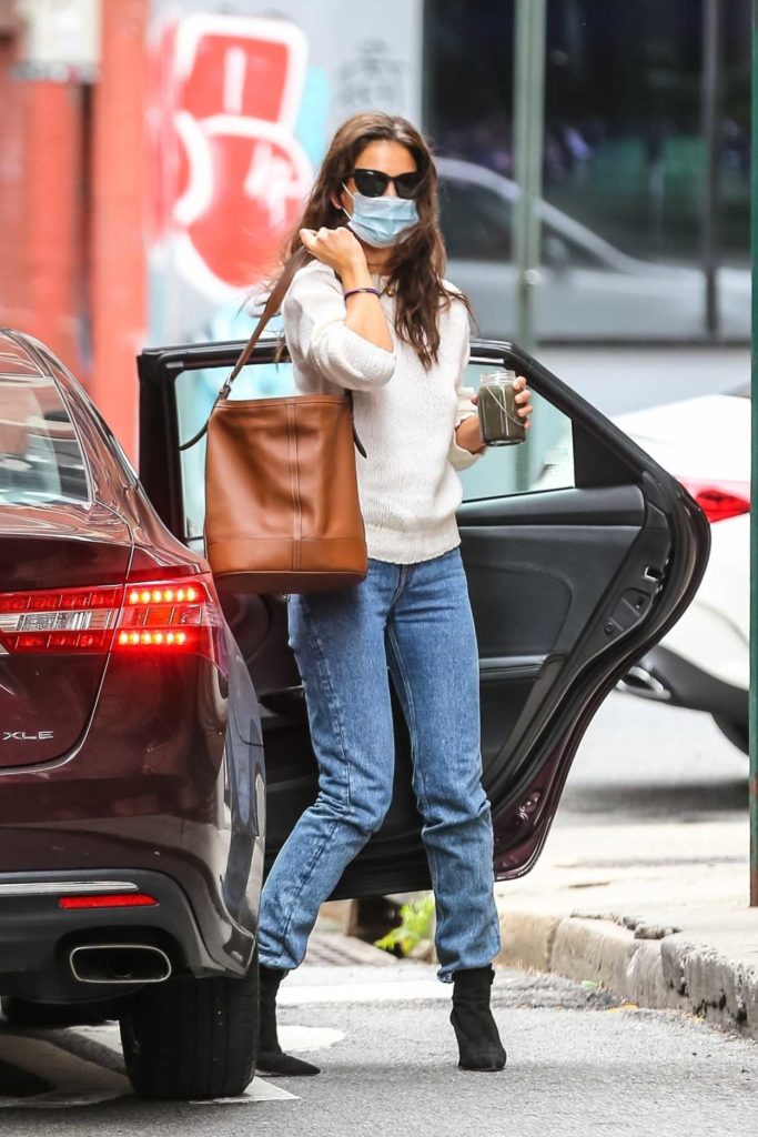 Katie Holmes Protective Mask