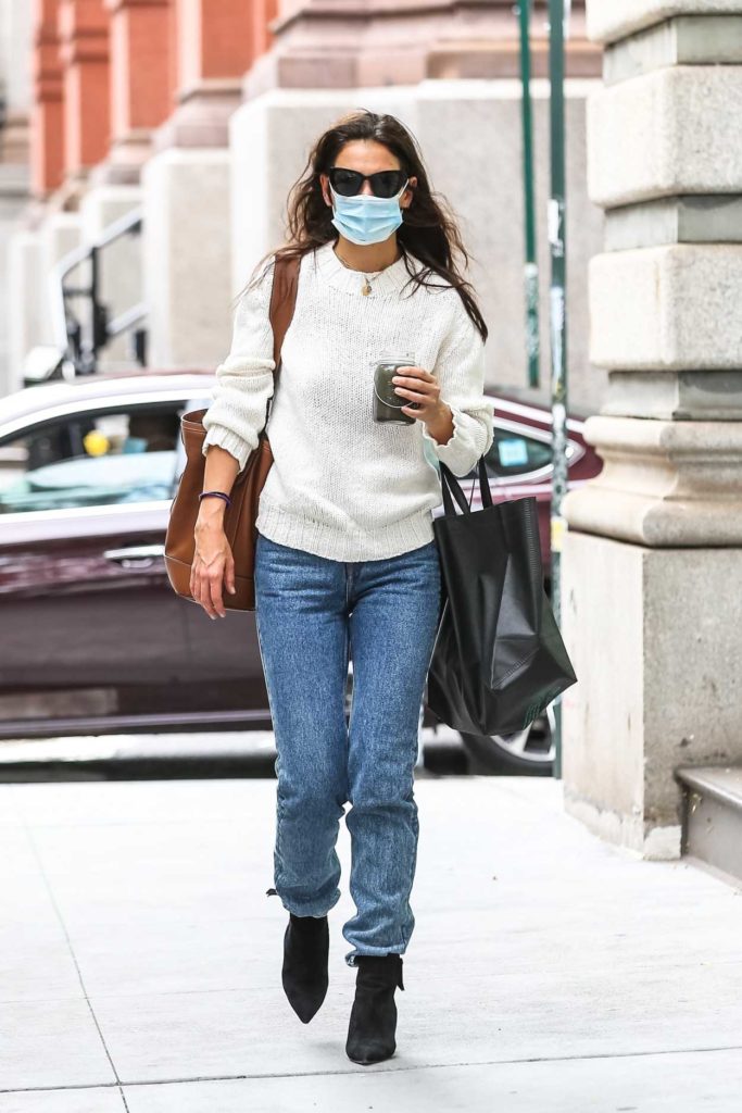 Katie Holmes Protective Mask