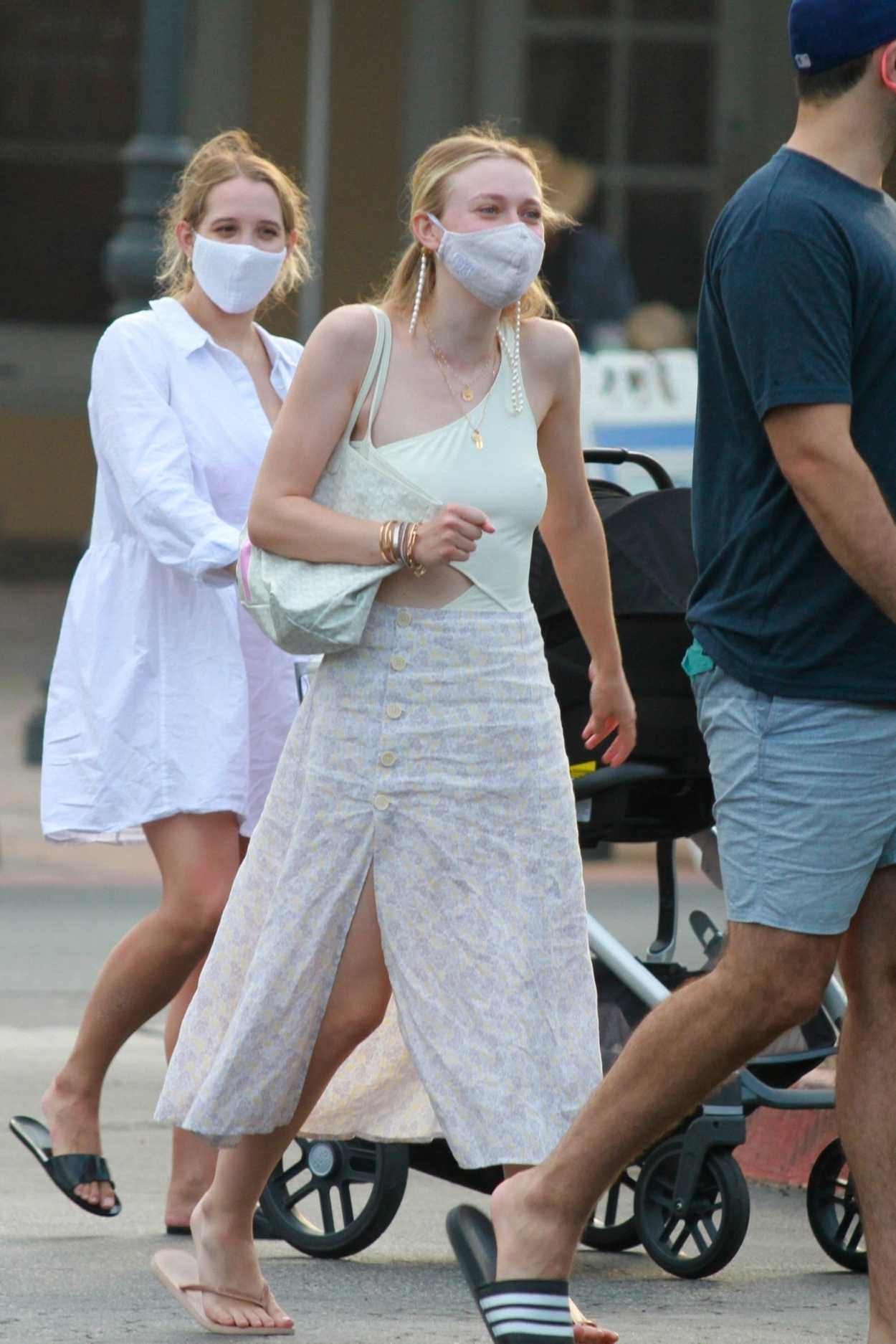 Dakota Fanning in a Protective Mask Was Seen Out with Friends in Malibu ...