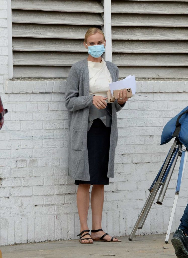 Diane Kruger in a Grey Cardigan