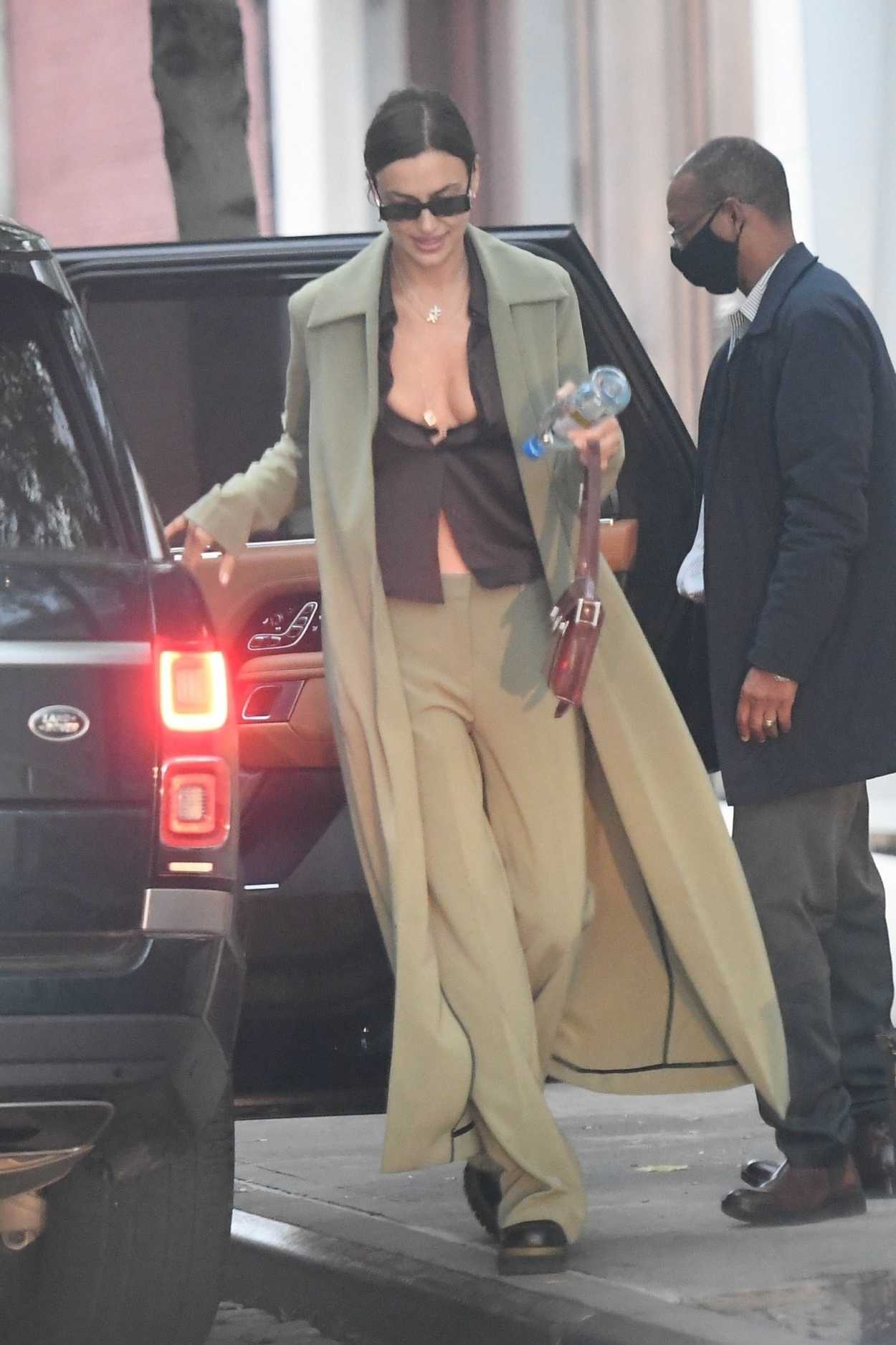 Irina Shayk in an Olive Trench Coat Was Seen Out in New York City 10/27 ...
