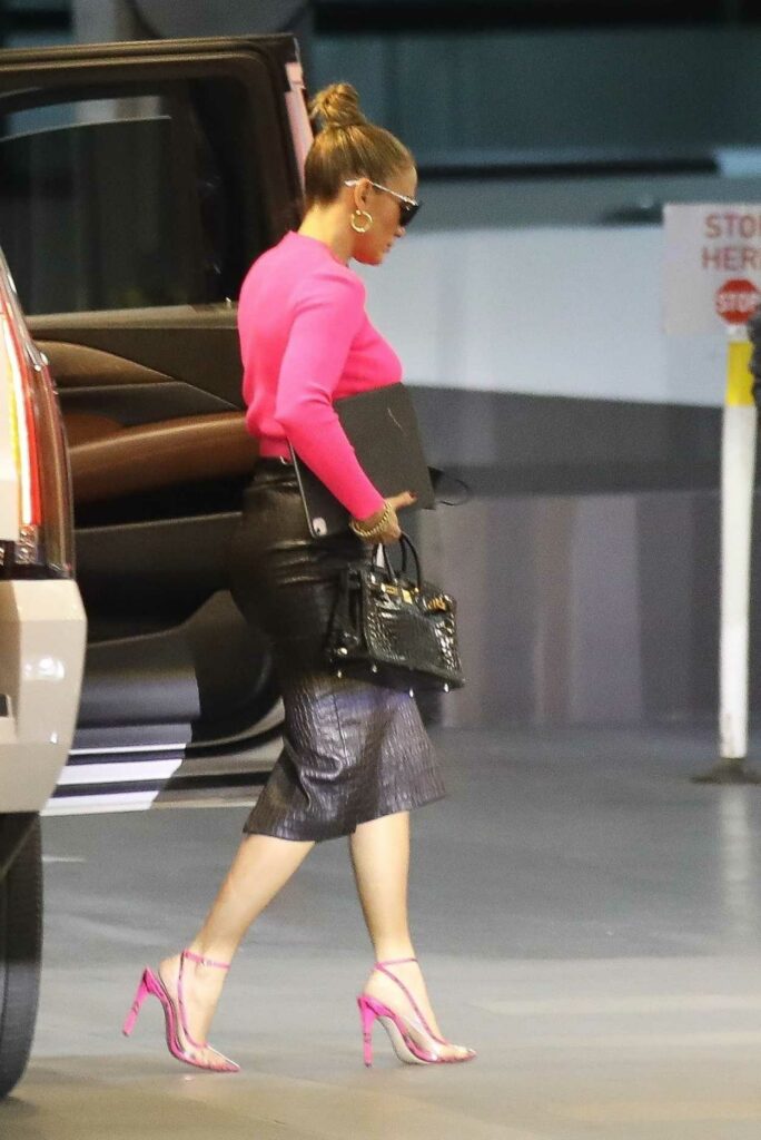 Jennifer Lopez in a Black Leather Skirt