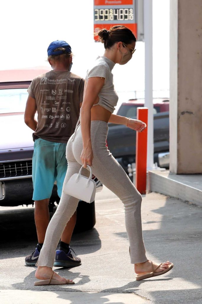 Kendall Jenner in a Beige Exercise Outfit