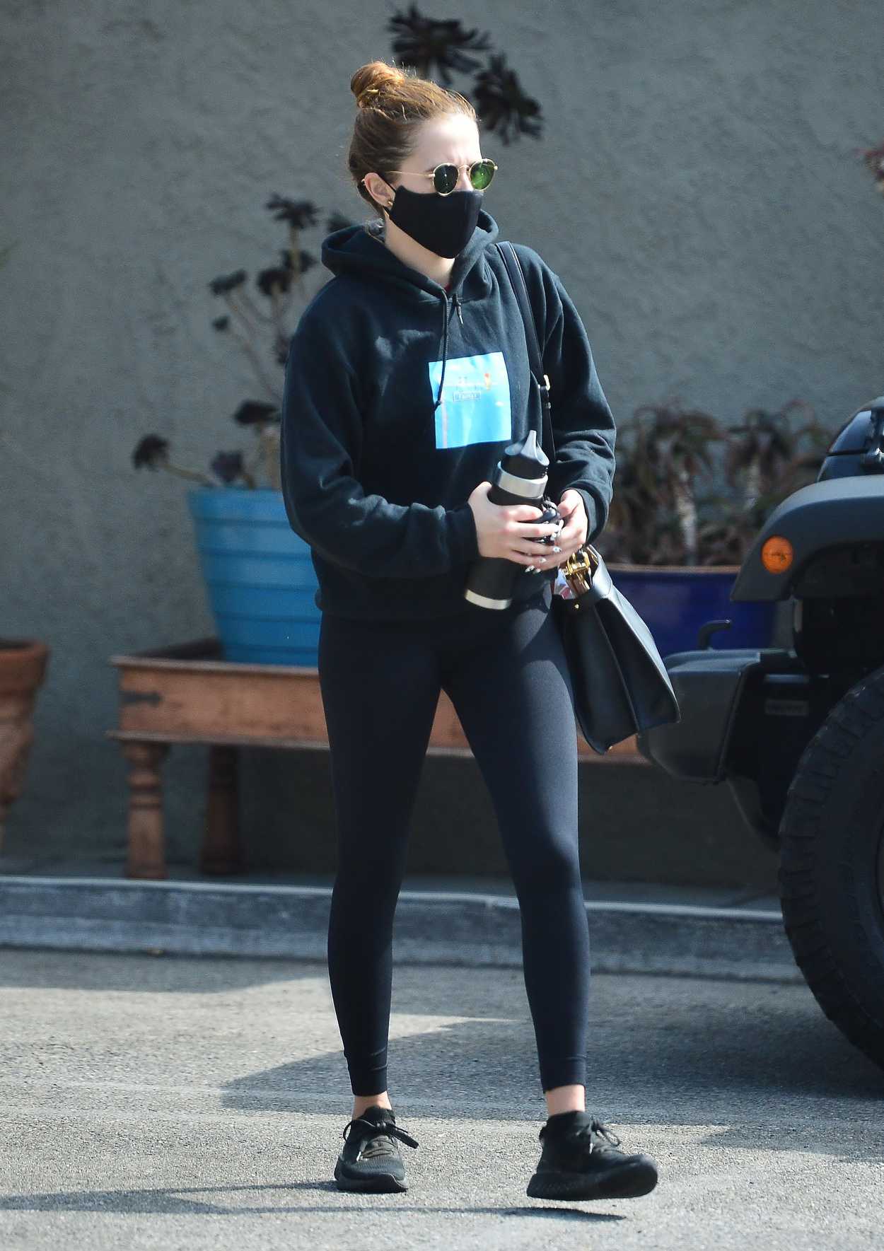 Zoey Deutch in a Black Hoodie Leaves the Gym in Los Angeles 10/23/2020 ...