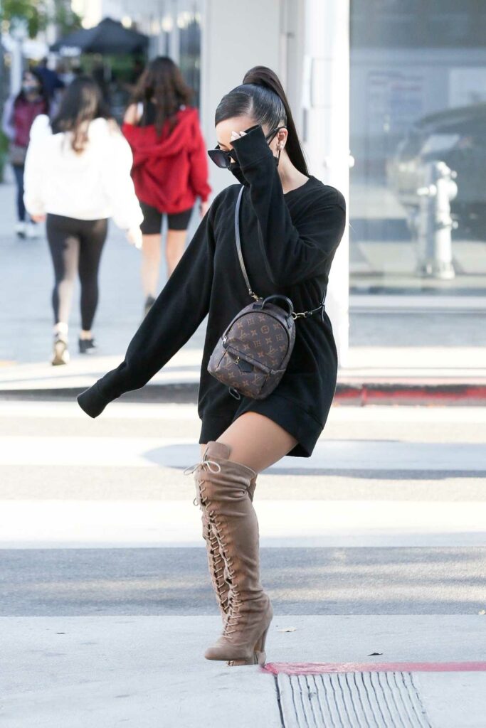 Ariana Grande in a Black Sweatshirt