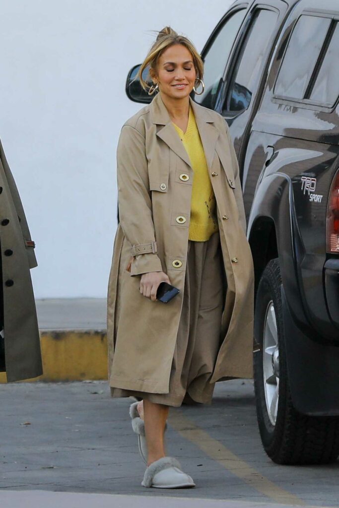 Jennifer Lopez in a Beige Trench Coat