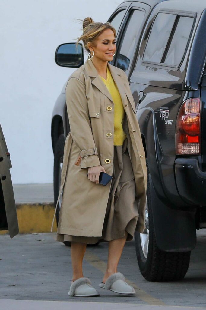 Jennifer Lopez in a Beige Trench Coat