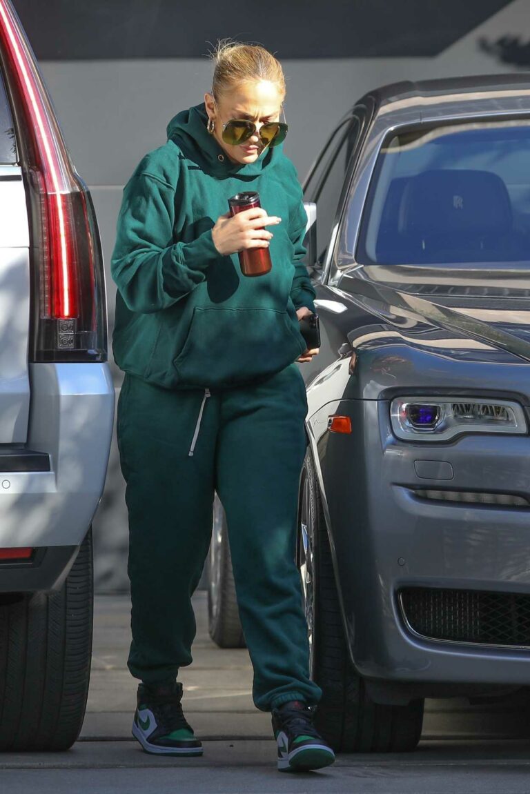 Jennifer Lopez in a Green Sweatsuit Arrives at the Recording Studio in