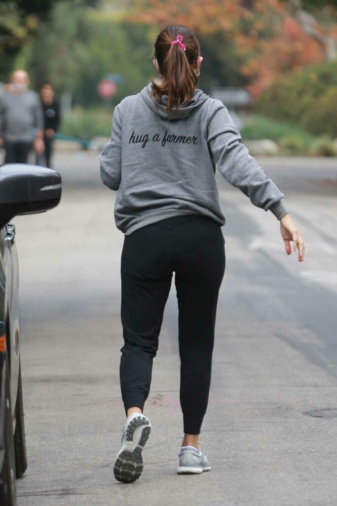 Jennifer Garner in a Grey Hoodie