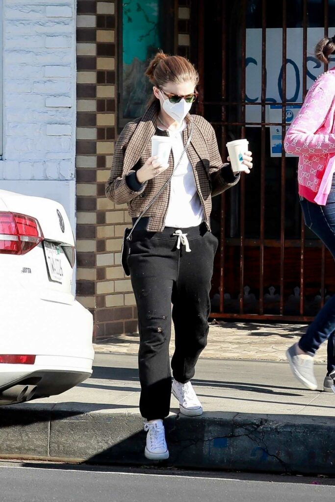 Kate Mara in a Black Sweatpants
