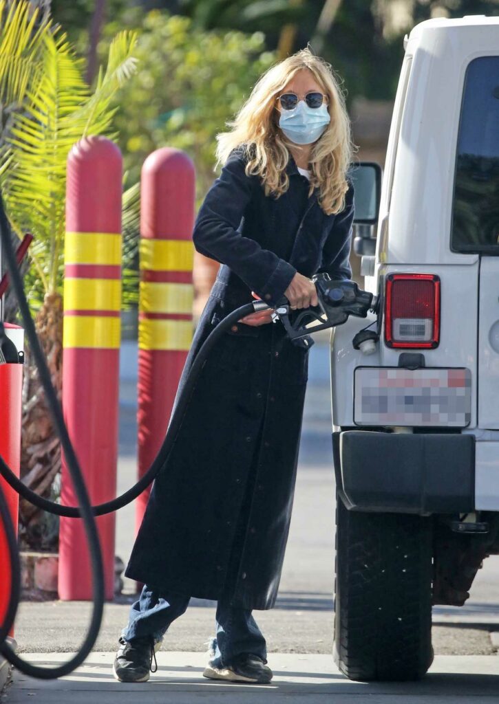 Meg Ryan in a Long Corduroy Trench Coat Was Seen at the Gas Station in