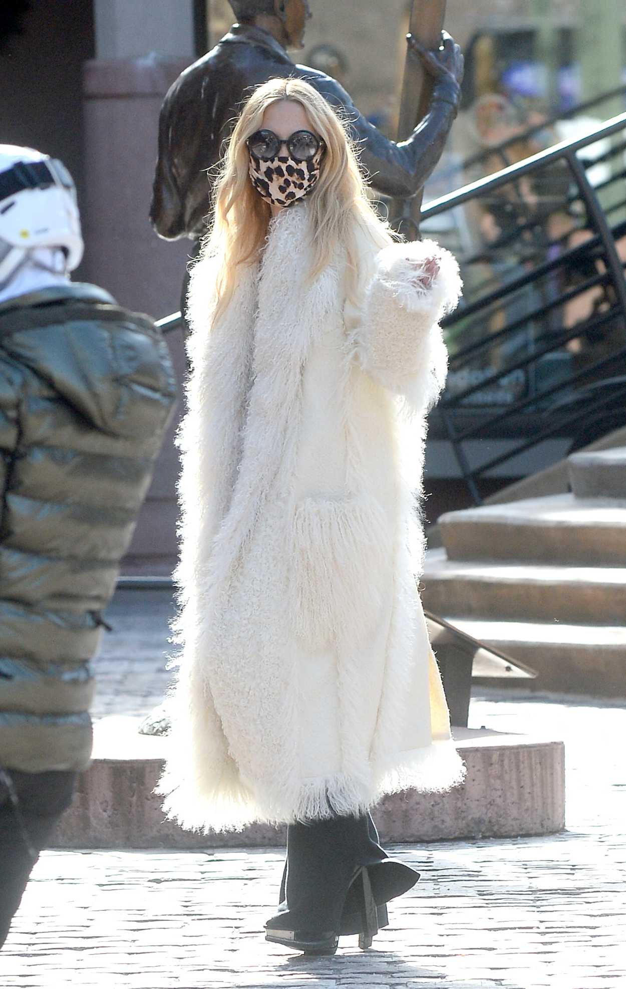 Rachel Zoe in a White Fur Coat Was Seen Out in Aspen 12/25/2020