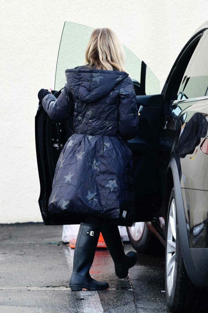 Sarah Michelle Gellar in a Black Puffer Coat