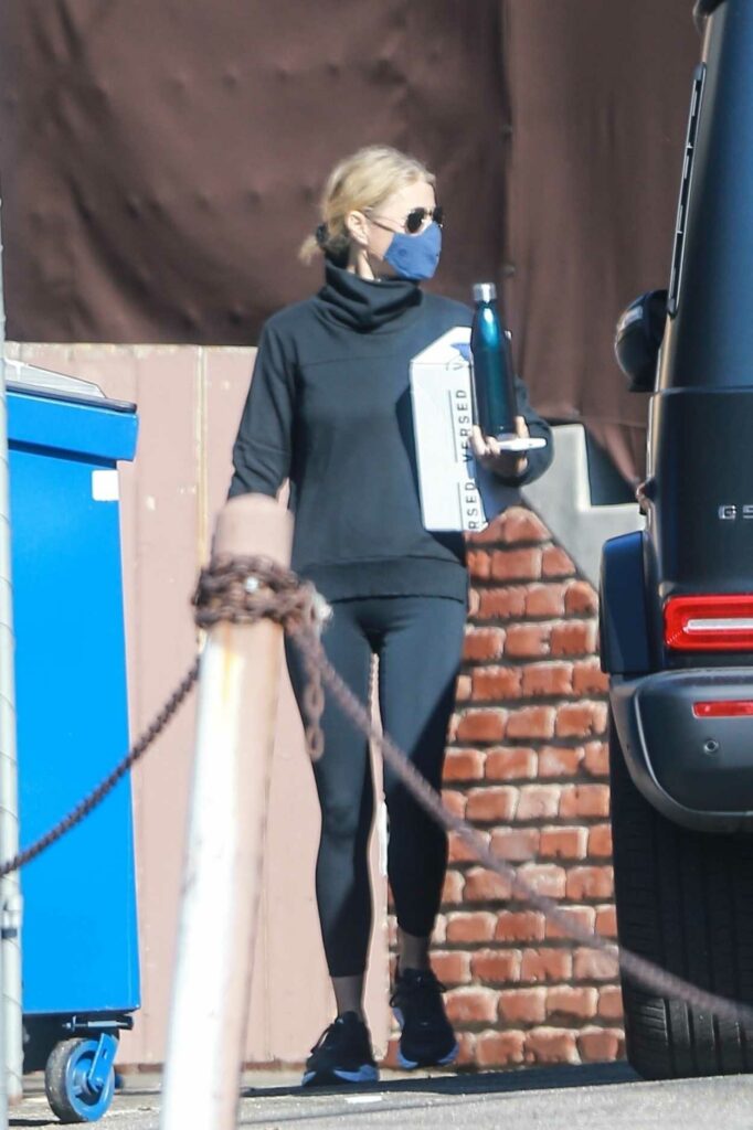 Gwyneth Paltrow in a Black Workout Clothes