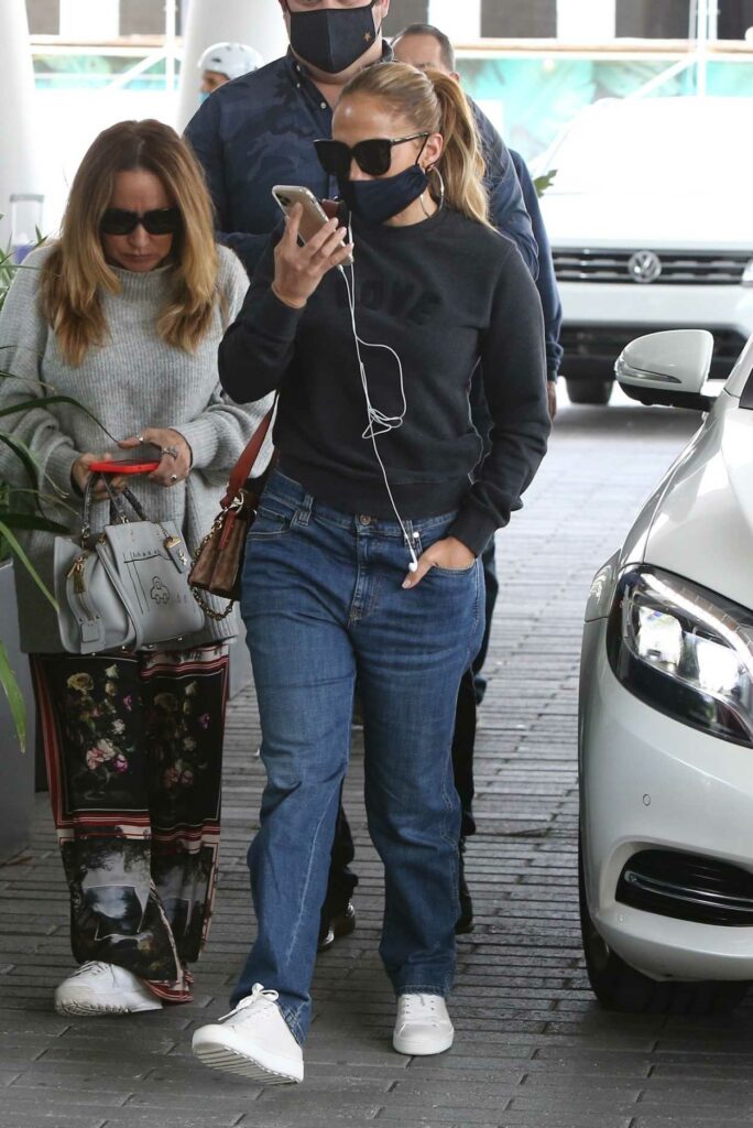 Jennifer Lopez in a Grey Sweatshirt