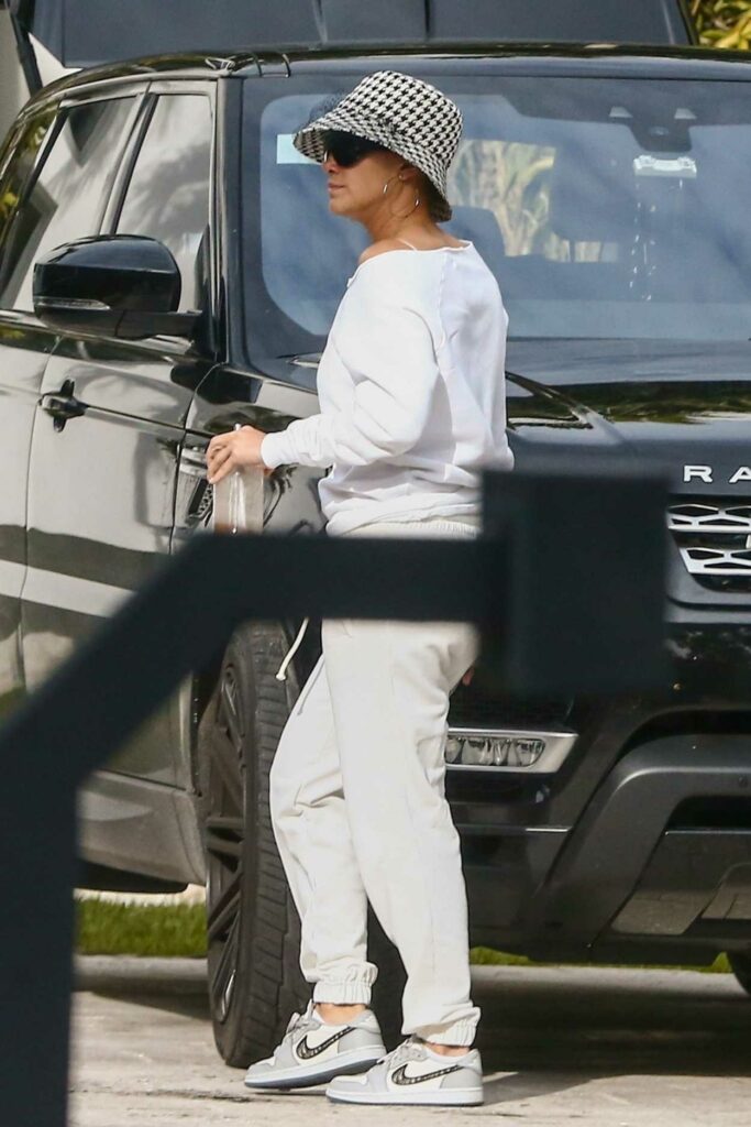 Jennifer Lopez in a White Sweatpants