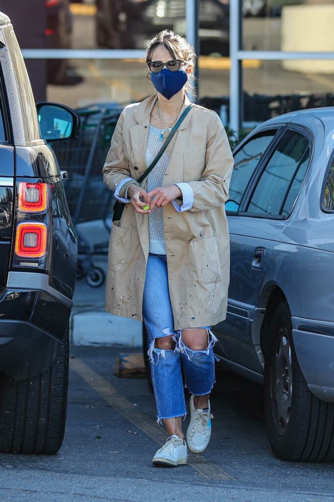 Jordana Brewster in a Blue Ripped Jeans