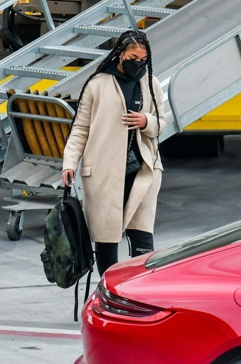 Lori Harvey in a Beige Coat Touch Down in Salt Lake City 12/30/2020